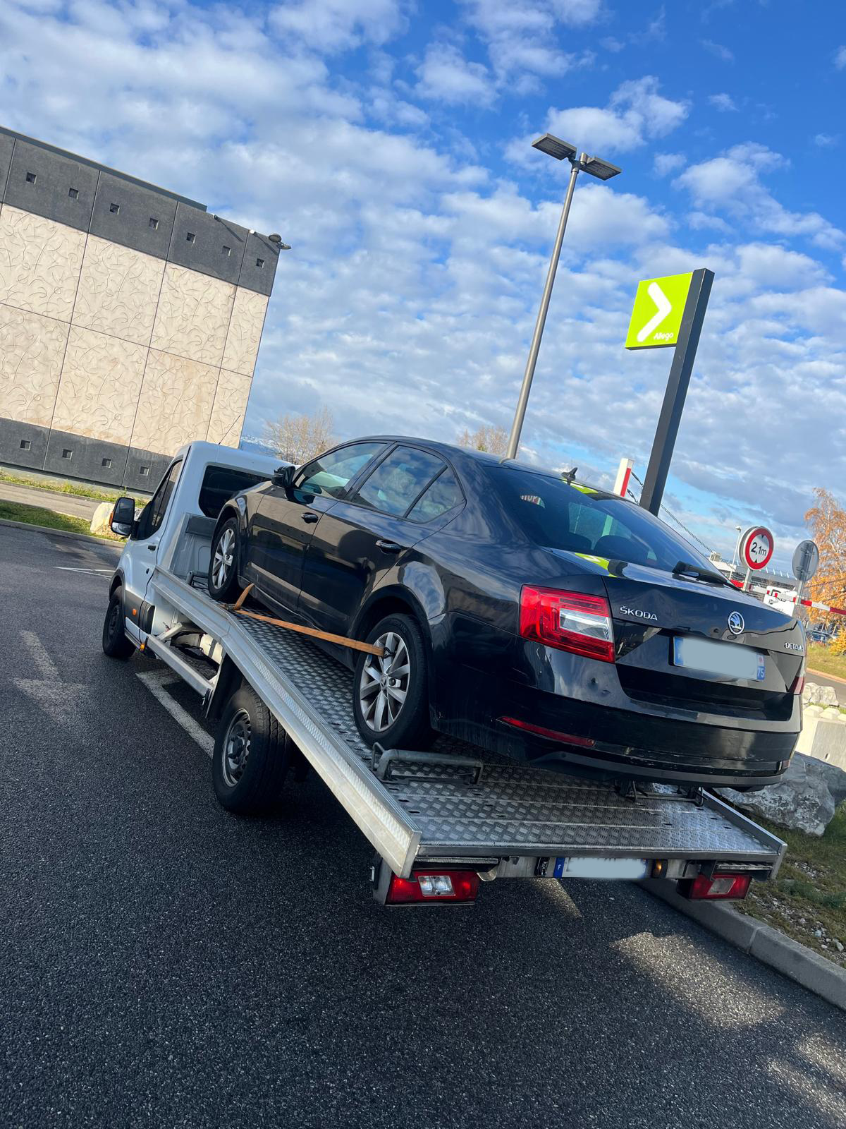 Votre assistance automobile garantissant une intervention 24h/24 et 7j/7 - Dépannage Autos France et Suisse